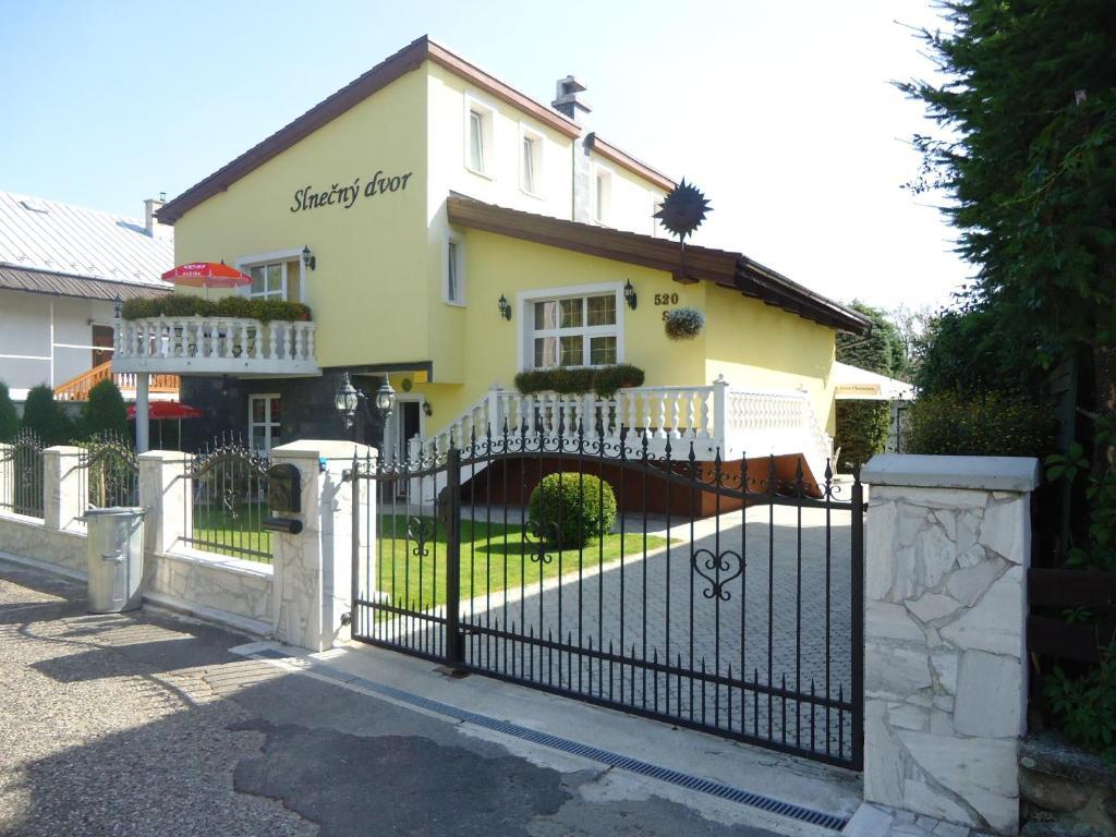 Апартаменты Slnecny Dvor Велька-Ломница Экстерьер фото